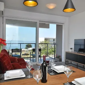 Carmen, Znjan, Appartement